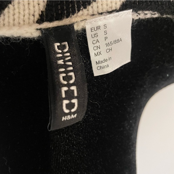 H&M Divided Sweater - Picture 4 of 4